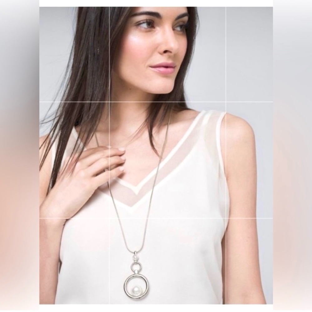 NWT Large Pearl Circle Pendant Necklace